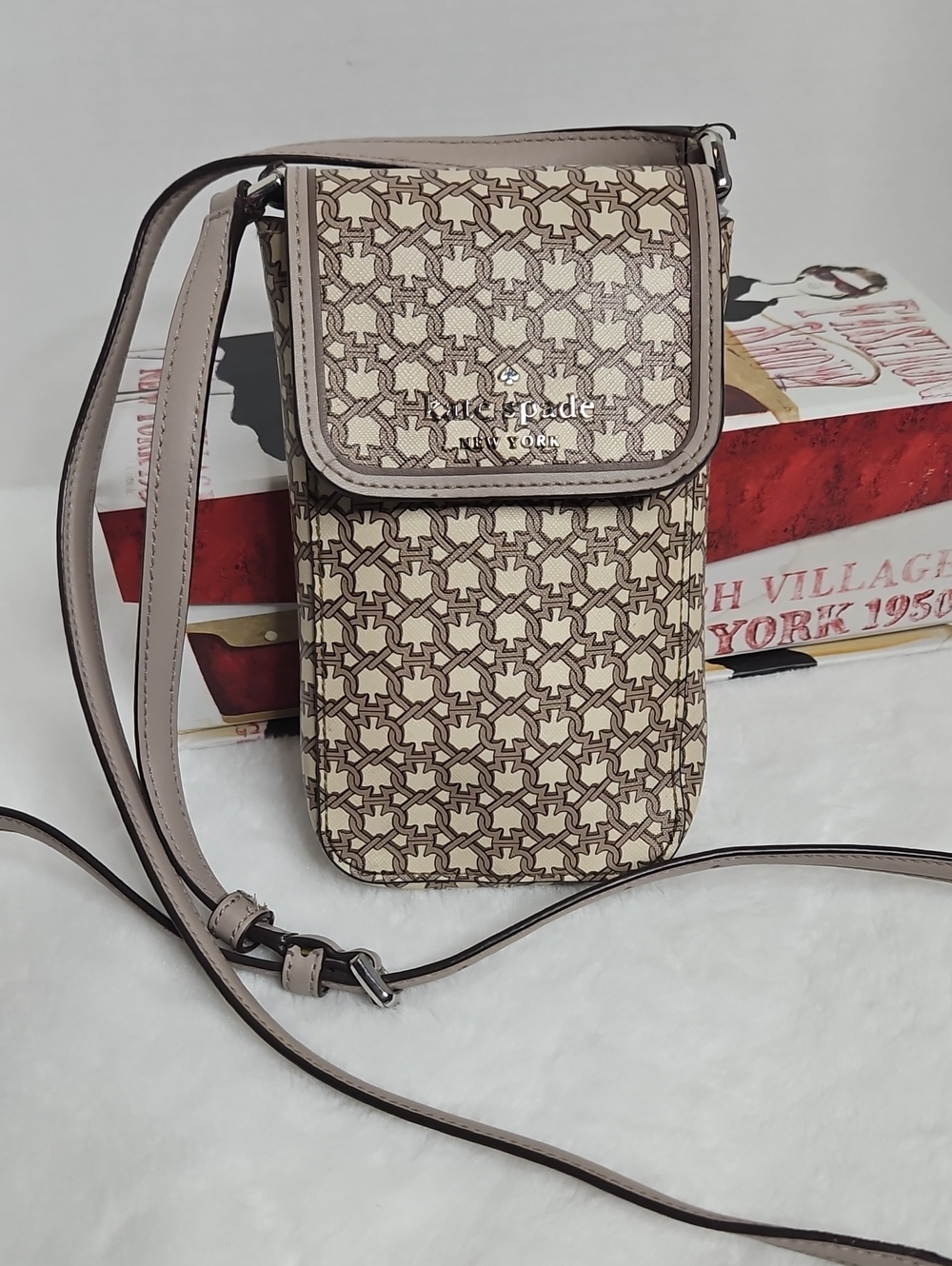 kate spade Ny North /South Spade Link Crossbody Phone Bag Cream /tan - Picture 2 of 10